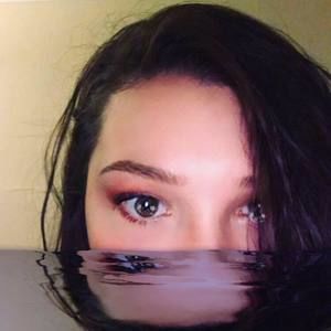 Meet your Posher, Leeann